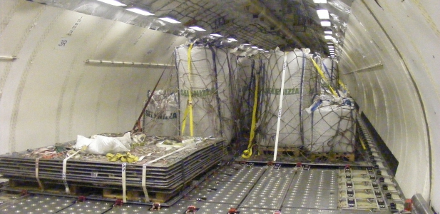 Chargement complet de deux avions cargo  pour une exportation de 2 x 78 tonnes de Selenizza SLN bitu