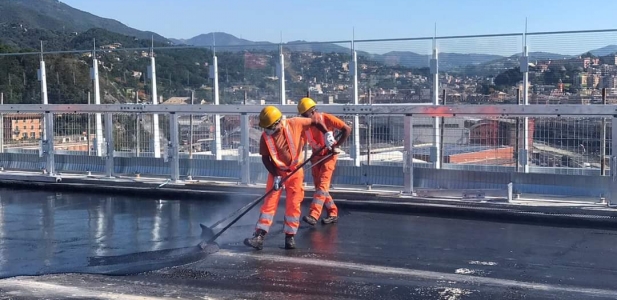 Top Nouvelle: les travaux d'asphalte coulé ont débuté avec Selenizza et la Sté CISA Asfalti 