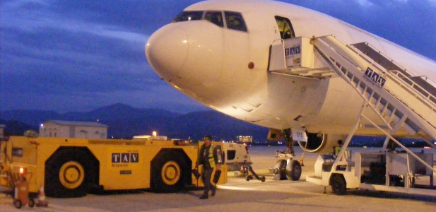 Chargement complet de deux avions cargo  pour une exportation de 2 x 78 tonnes de Selenizza SLN bitu