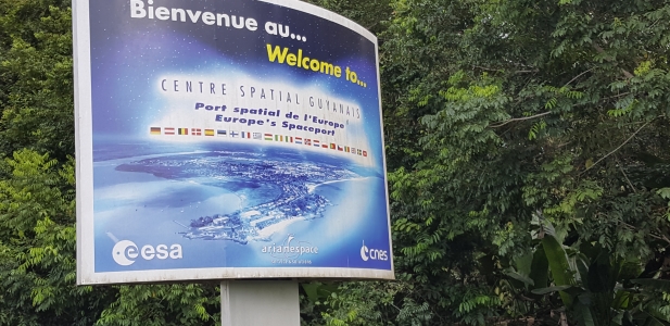 Guyane Française, Base de Kourou, début des travaux pour la piste à  haute performance pour ARIANE V