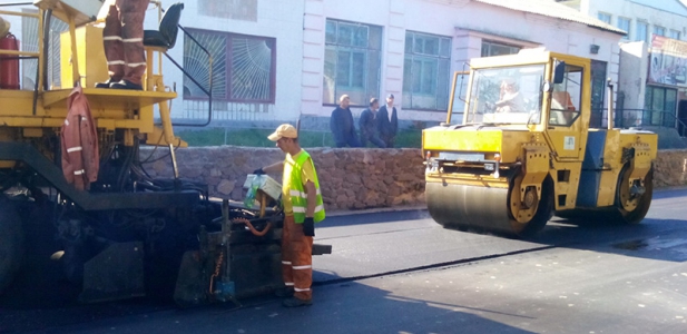 Réparation de route en Ukraine dans le région de Chernigiv - sept. 2014